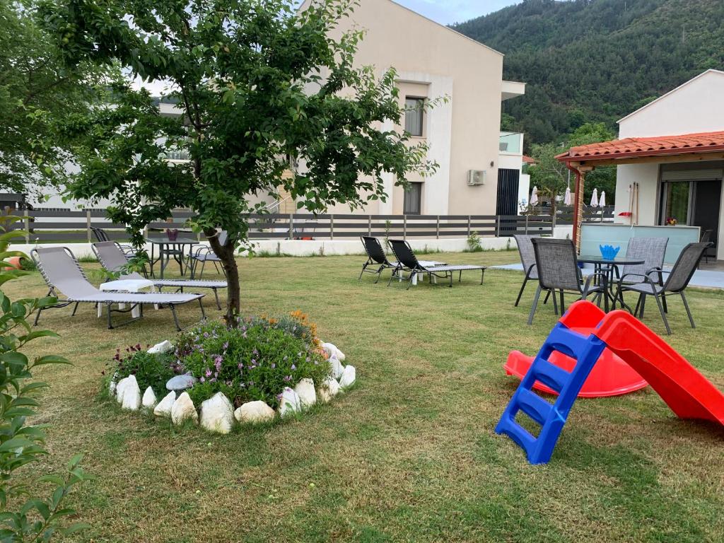 Garden & playground